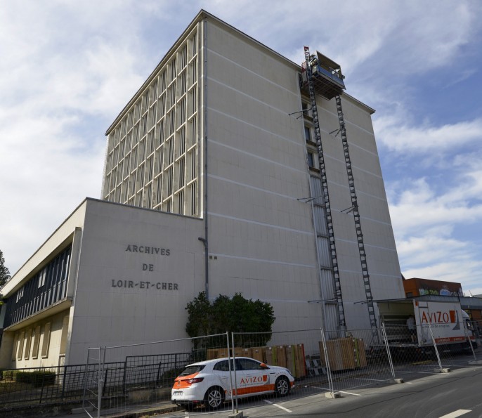 Vue générale du bâtiment avec monte-charge