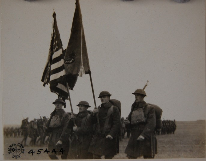 Revue du 161e régiment d’infanterie, 41e division, à Saint Romain-sur-Cher, 8 janvier 1919. – 278 Fi. AD41