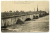 Vue du pont Gabriel sur la Loire en crue le 21 octobre 1907.  Carte postale.  AD41 6 Fi 018 / 375 et 387