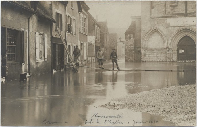 Crue de la Sauldre à Romorantin, janvier 1910. Carte postale. AD41 6 Fi 194 / 70