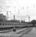 Blois.- Passage d’un train en gare, 1957.- Jean-François Doré.- 171 Fi b 497/24