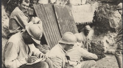 Archives - Poilu-ecrivant-une-lettre-dans-une-tranchee