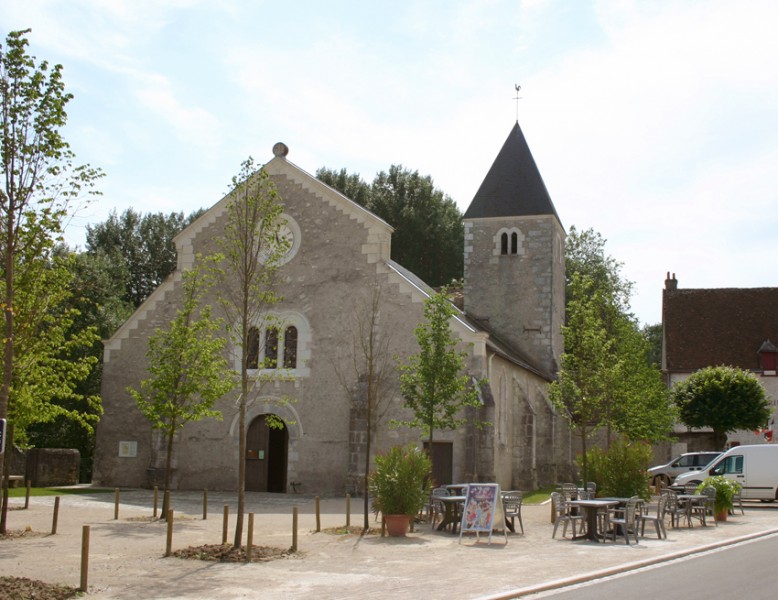 Fougères sur Bièvre église St Eloi